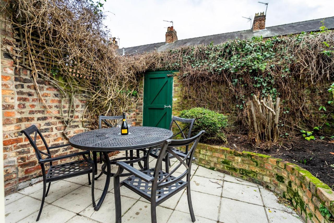 7 St John'S Crescent Villa York Bagian luar foto