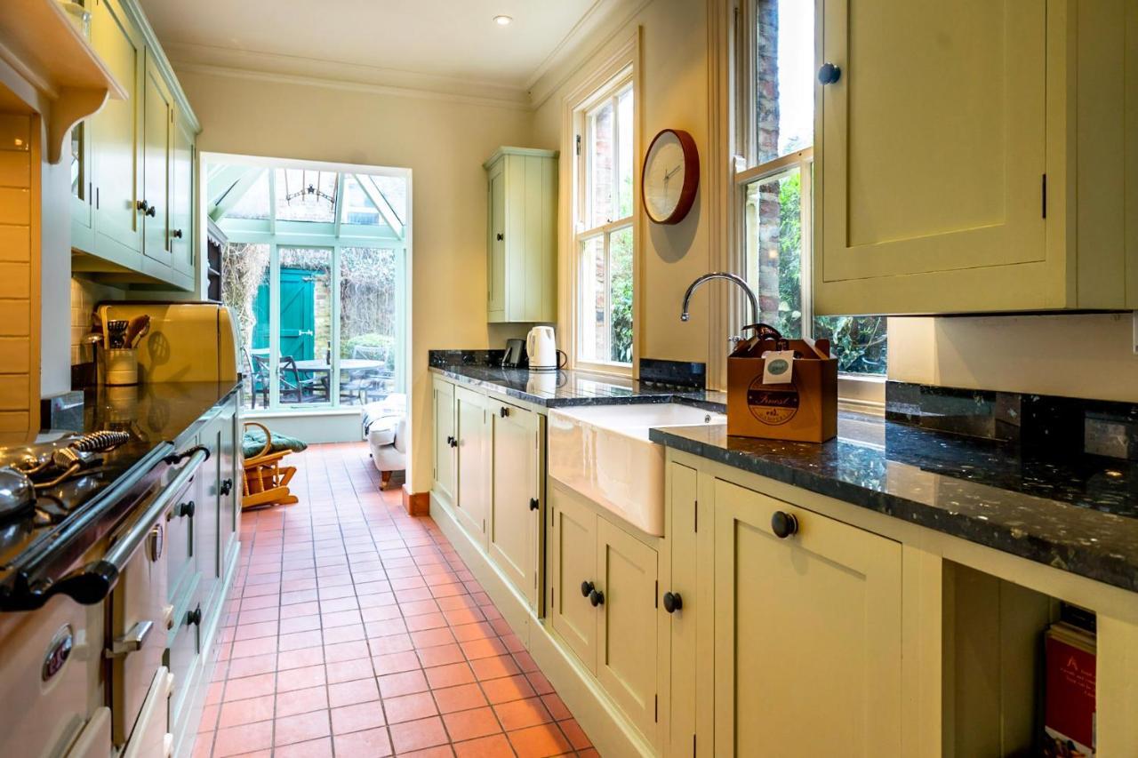 7 St John'S Crescent Villa York Bagian luar foto